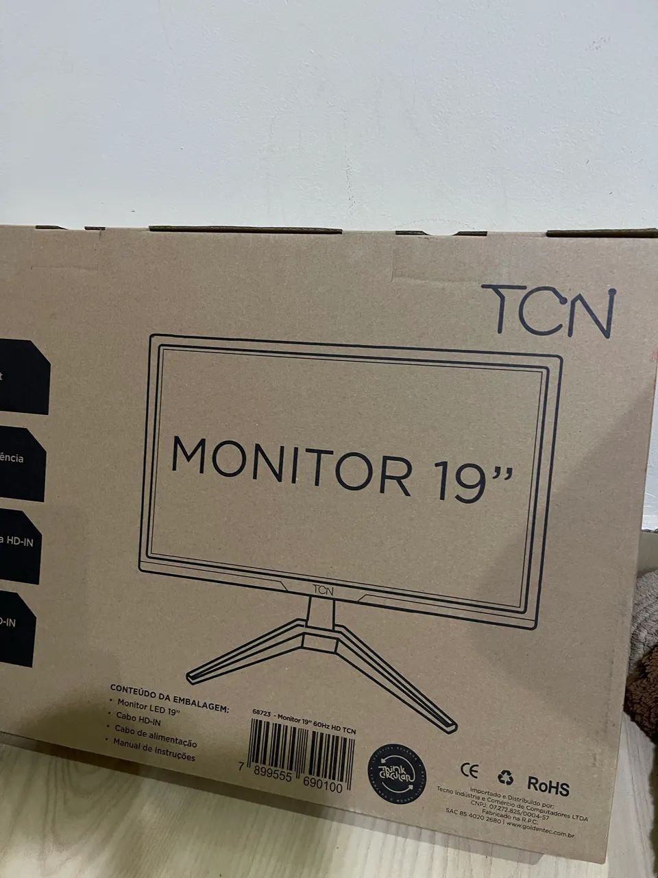 Monitor zero na caixa 