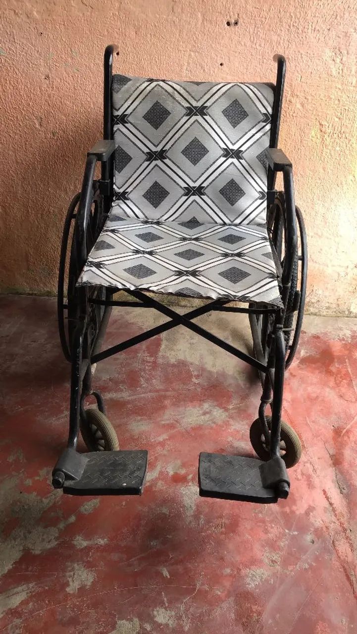 Cadeira de rodas e de banho  - Foto 2