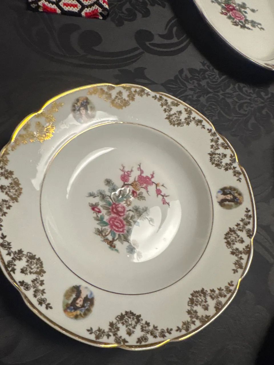 Pratos de sopa marca Porcelana real