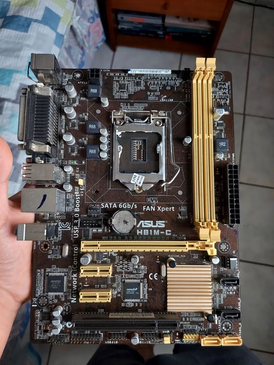 Placa-Mãe ASUS H81M-C - Foto 2