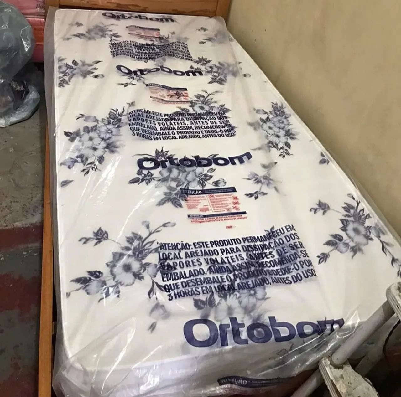 Colchão solteiro confortável do melhor estilos