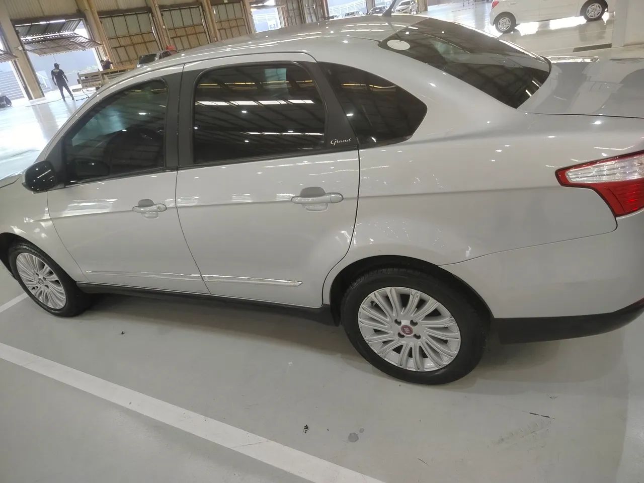 Fiat Grand Siena ESSENCE 1.6 FLEX 16V 2013