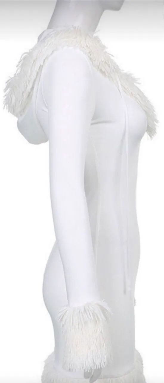 vestido branco y2k com pelinhos - Foto 5