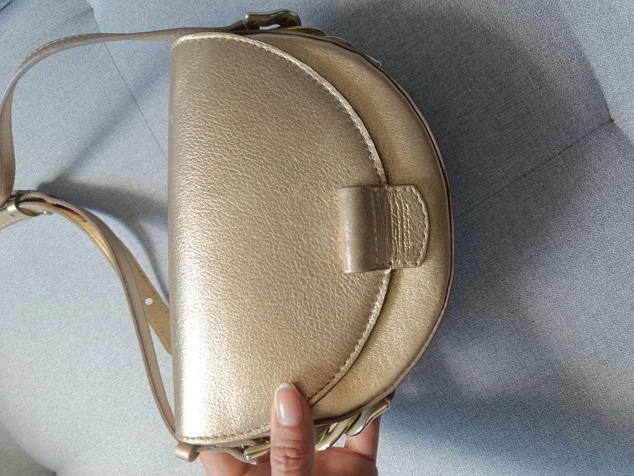 Bolsa Arezzo dourada couro legítimo  - Foto 5