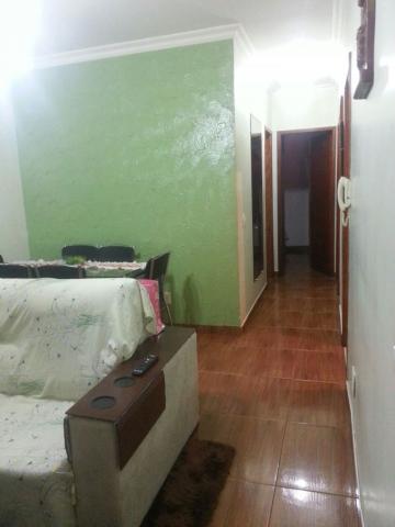 Apto com 03 qtos sala 01 vaga livre.