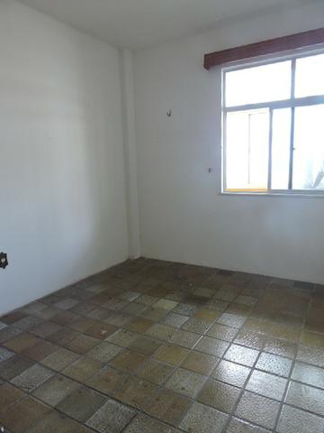 Apartamento com 3 Quartos para Alugar, 130 m² por R$ 800/Mês - Foto 10