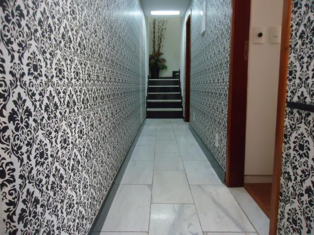 Excelente casa triplex com piscina - Foto 8