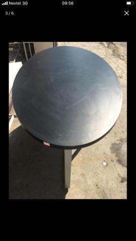 Mesa em MDF e laminado. Possui pés de metal. Ótima qualidade!!!! - Foto 3