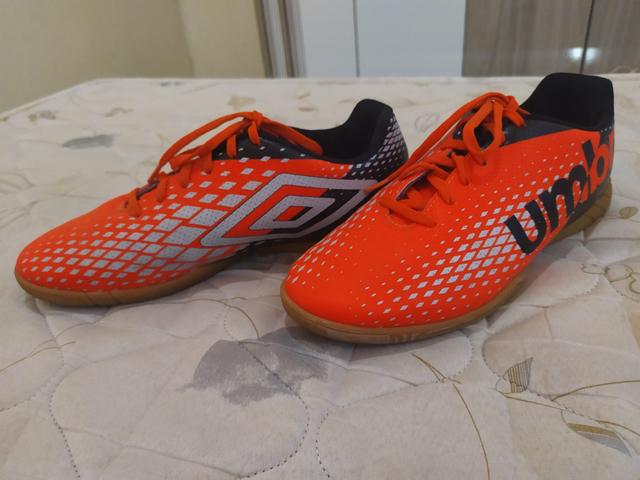 Chuteira umbro futsal usada apenas 2 vezes