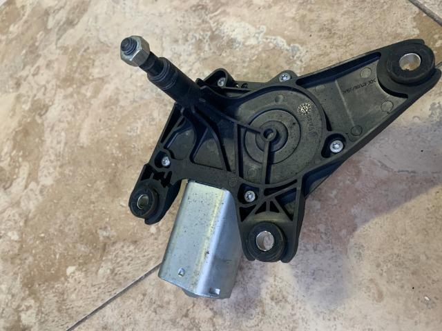 Motor limpador tampa traseira gm onix original - Foto 4