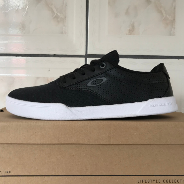 tênis oakley momentum 2