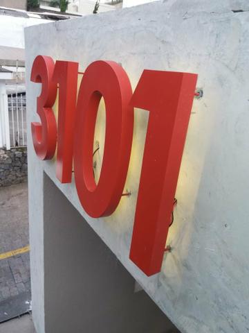Instalador de letreiros e adesivos