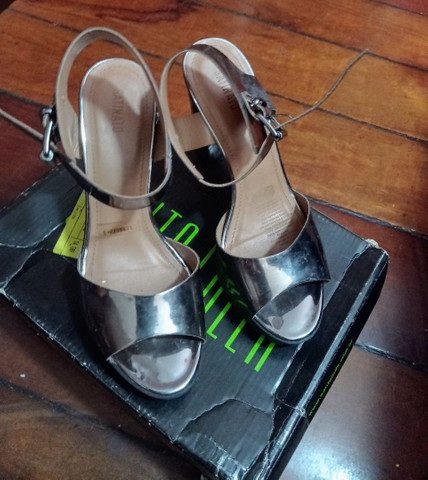 sandalia prata envelhecida