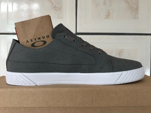 tenis two barrel oakley