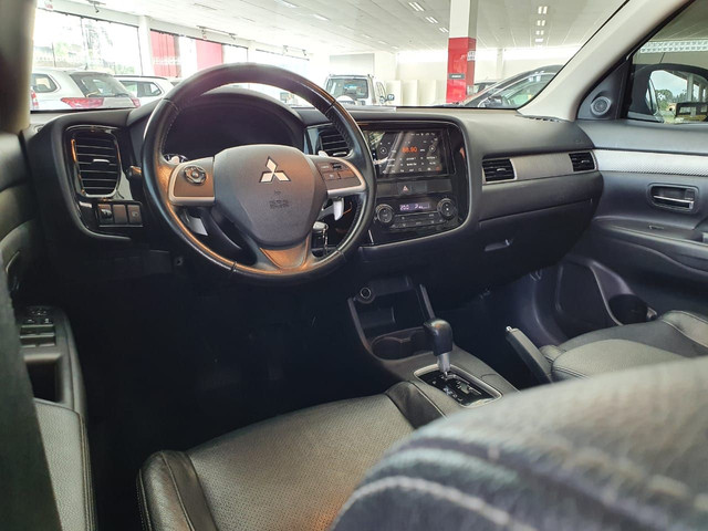 OUTLANDER 2.0 160CV AUTOMÁTICA 2015 - Foto 8
