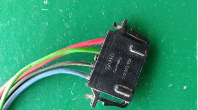 1J0 972 754  Receptacul