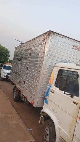 VENDO UM CAMINHÃO 608.