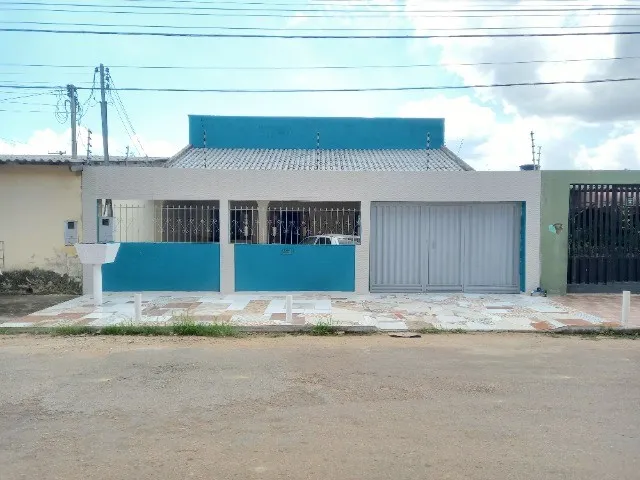 Casa em Região Central da Zona Sul, Prox.: A Av. Jatuarana e Campo Sales