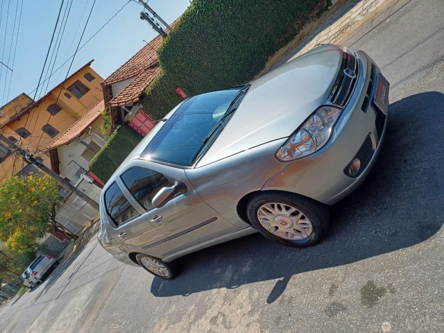 FIAT SIENA 1.8 HLX COMPLETO 2005