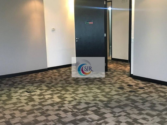 Sala comercial de 284 m² com 10 vagas de garagem, piso elevado com carpete, forro modular  - Foto 3