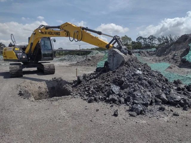 Locação de Escavadeira Hidraulica  - Foto 2