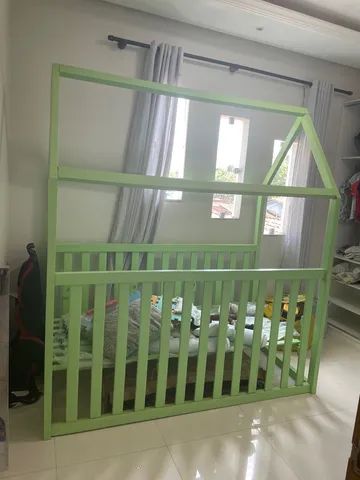 Cama solteiro e berço montessoriano