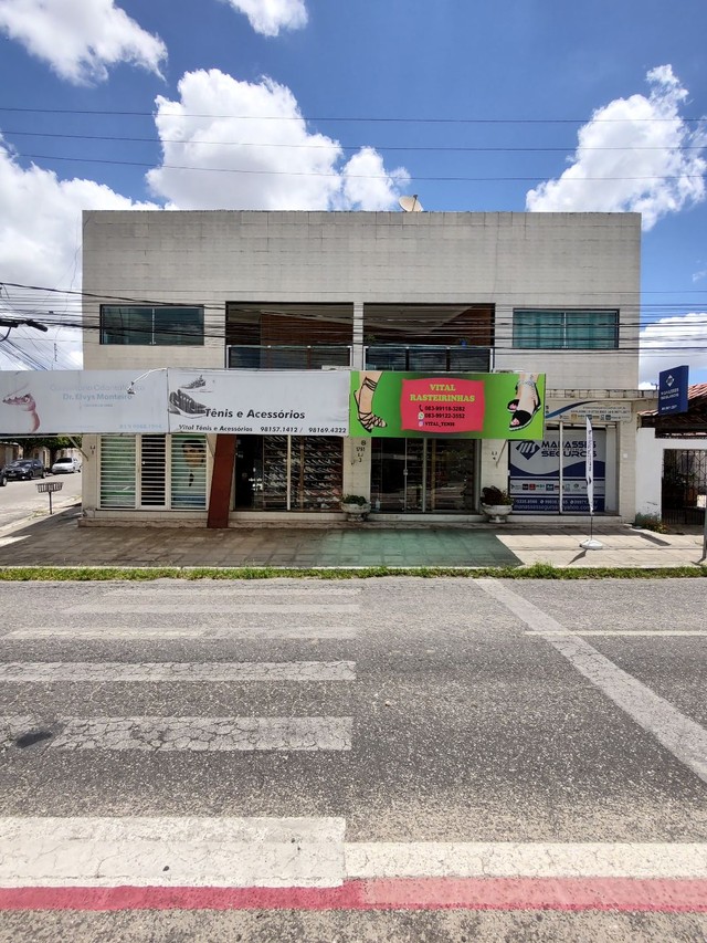 PRÉDIO COMERCIAL E RESIDENCIAL NA JK