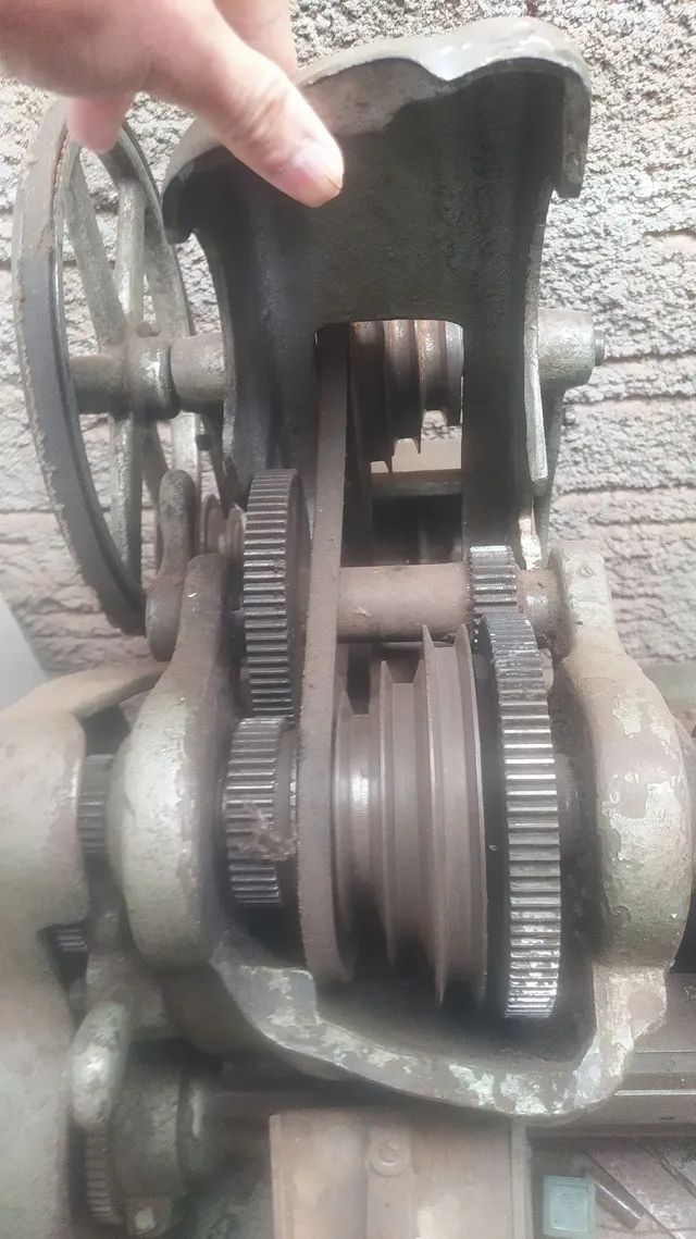 Torno mecânico antigo 