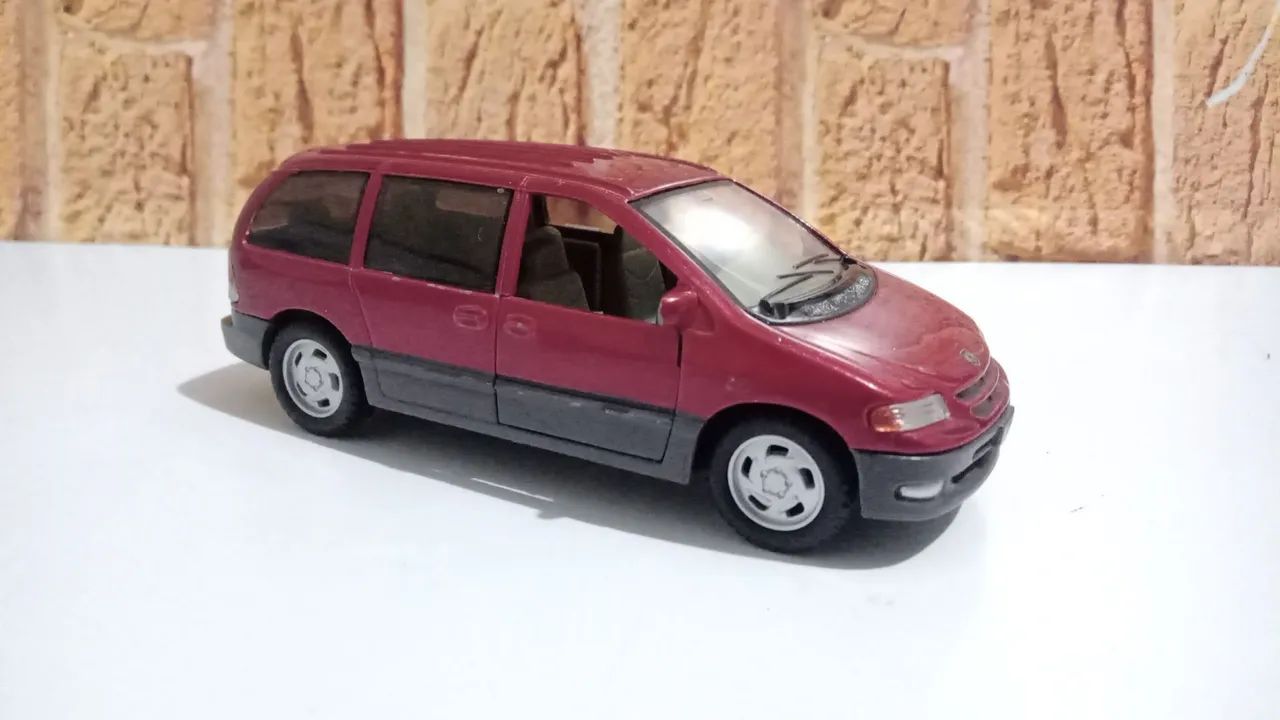 Miniatura Dodge Caravan1/32