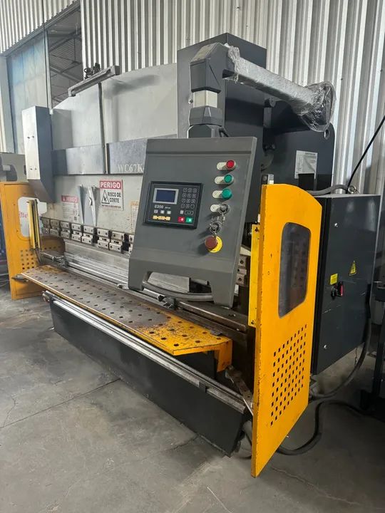 Dobradeira CN Calvi WC67K-40/2500