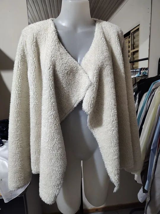 Cardigan  suéter feminino branco com detalhe em  cinza - Foto 3
