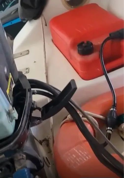 Embarcação Sport Fish - MOTOR 50HP 2t  Power-Trim - Foto 6