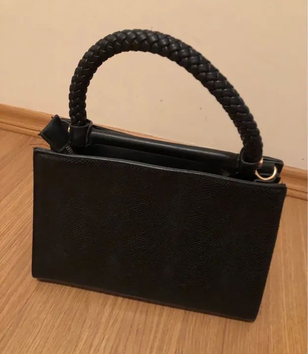 Bolsa semi nova, pouco usada, tamanho médio  - Foto 4