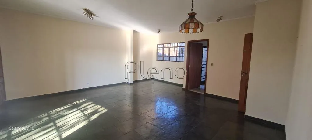 Casa à venda com 3 quartos no Jardim Santo Antônio, Valinhos.