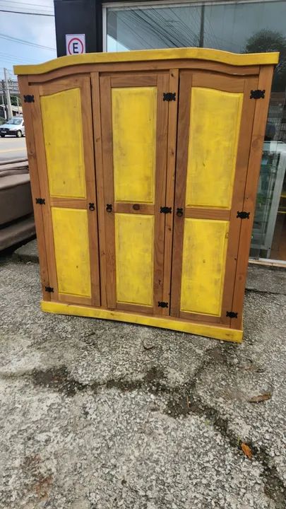 Armário de madeira com 3 portas - Foto 2