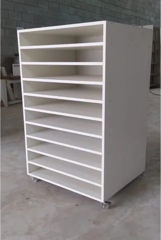 PORTA CARTOLINA COM RODINHAS MDF