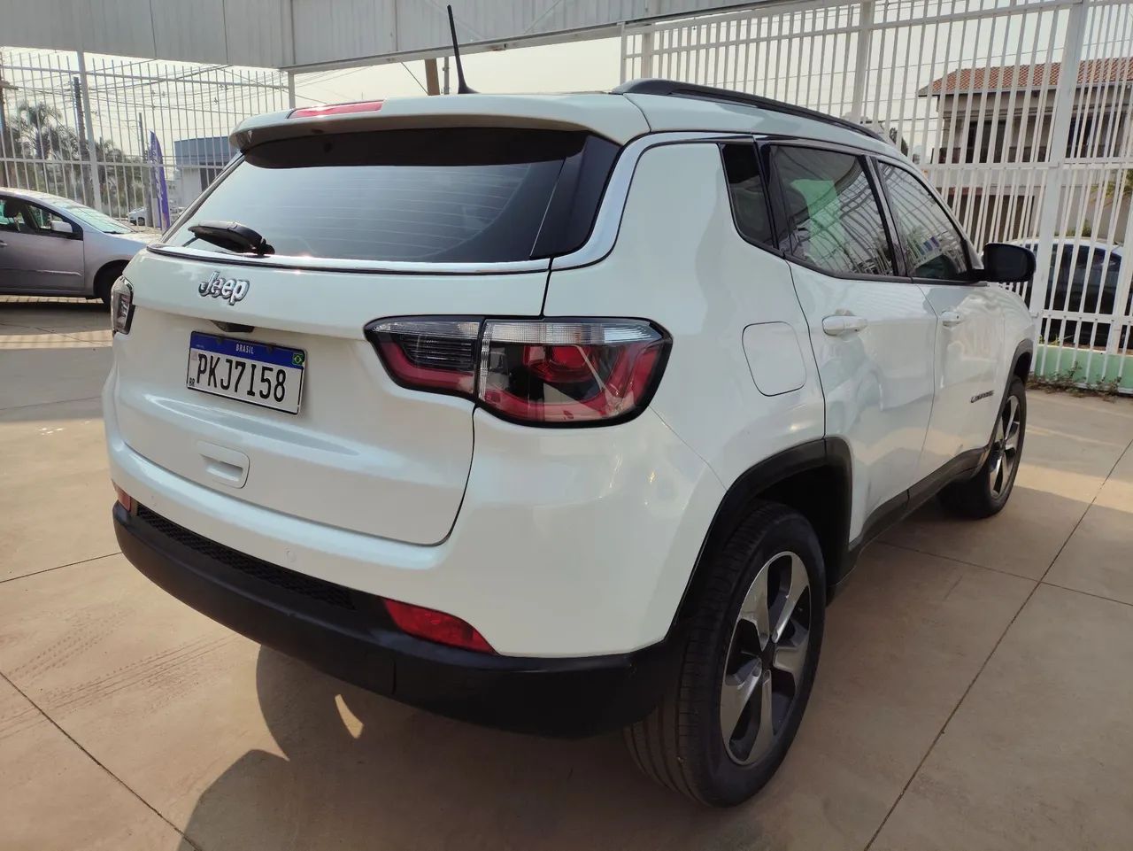 Jeep Compass Longitude 2.0 Diesel Automático 4x4 2017/2017 - Foto 3