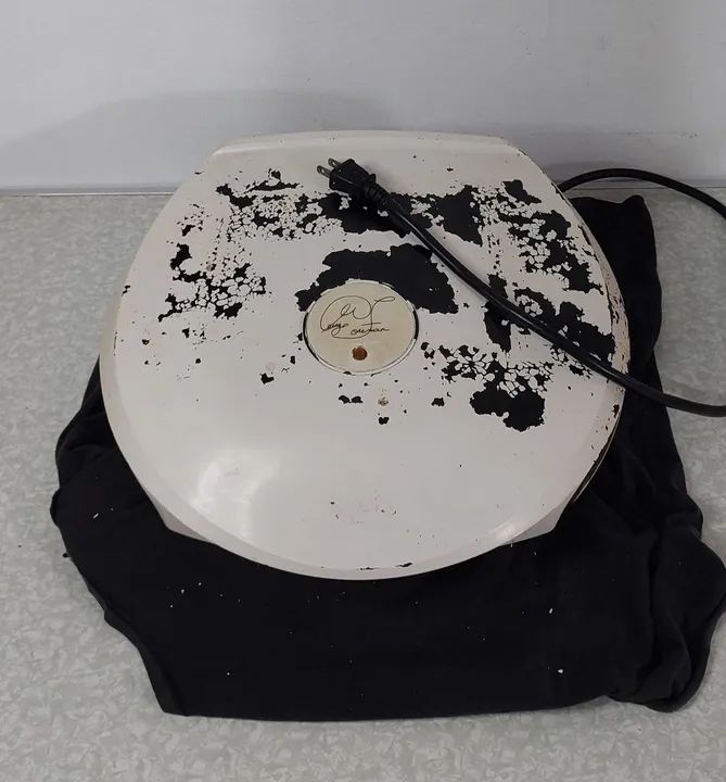 Grill George Foreman jumbo 127v só precisa de uma limpeza na grelha