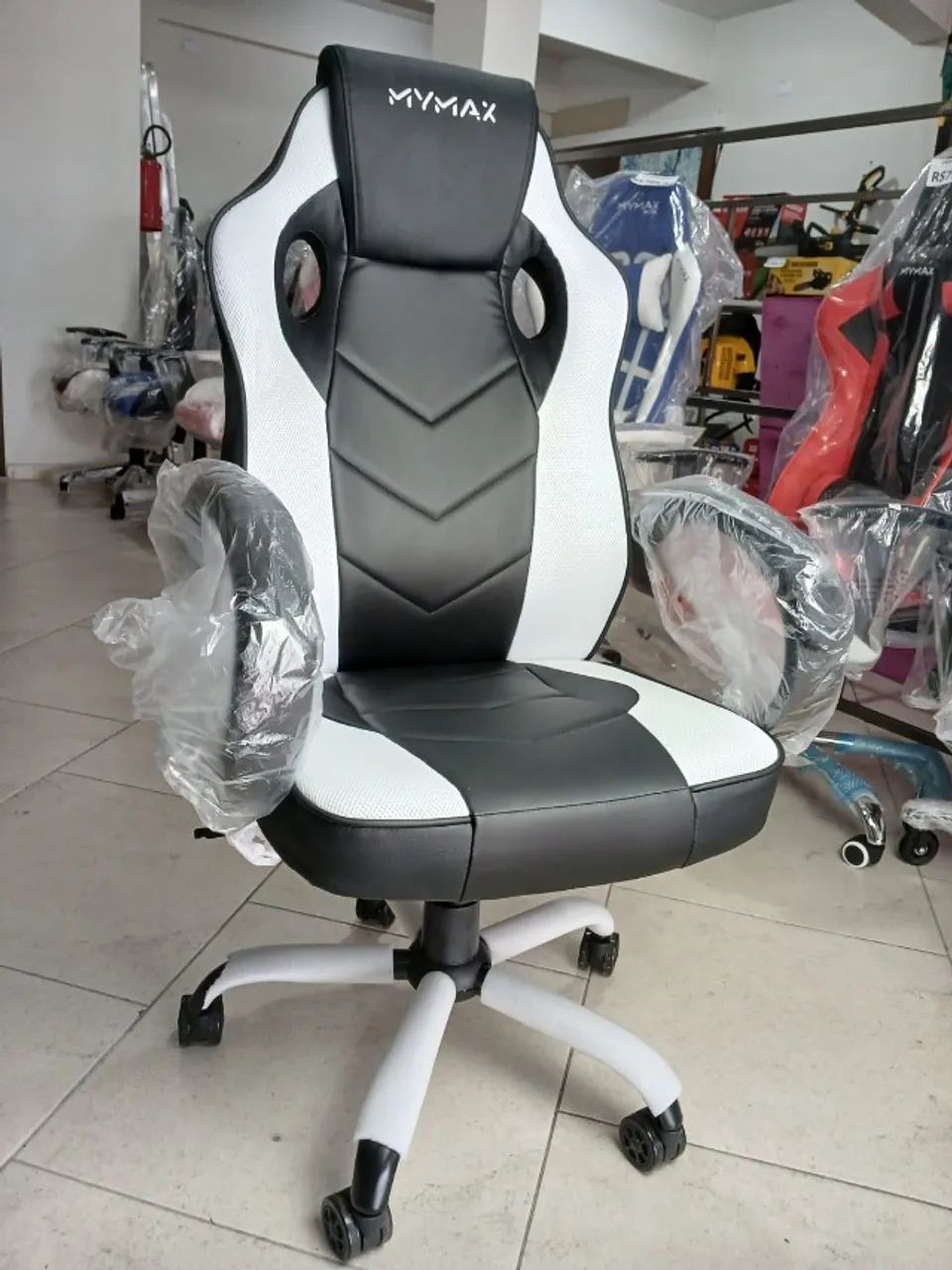 Cadeira preta e branca nova confortavél super barata - Foto 4