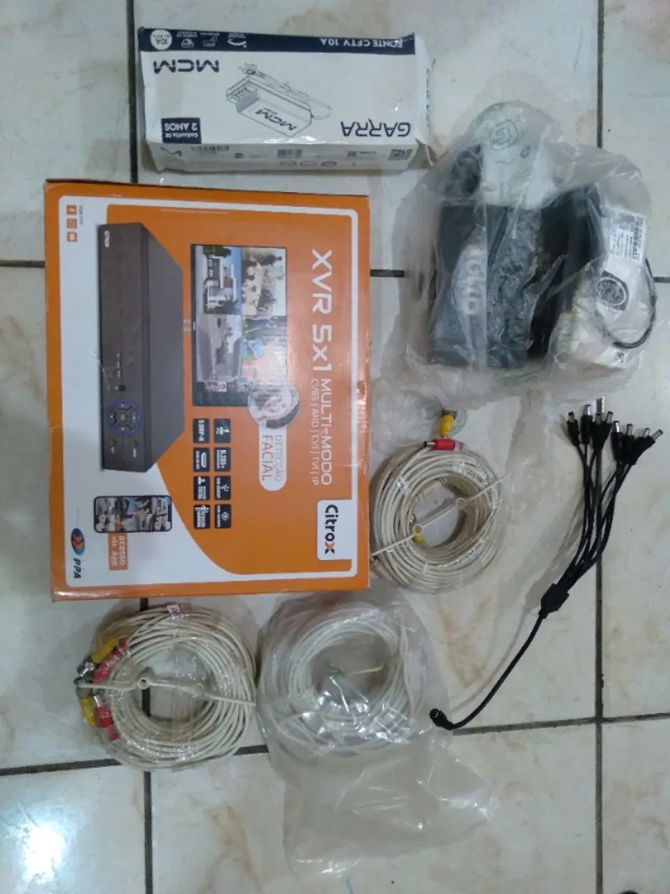 Cftv CITOX 8 canais..3 cabos prontos com Bnc e camera 3030, fonte 12v