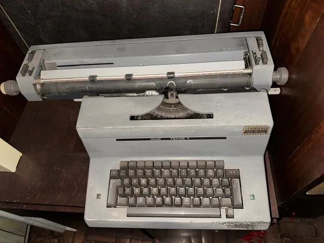 Máquina escrever Olivetti Tekne 7