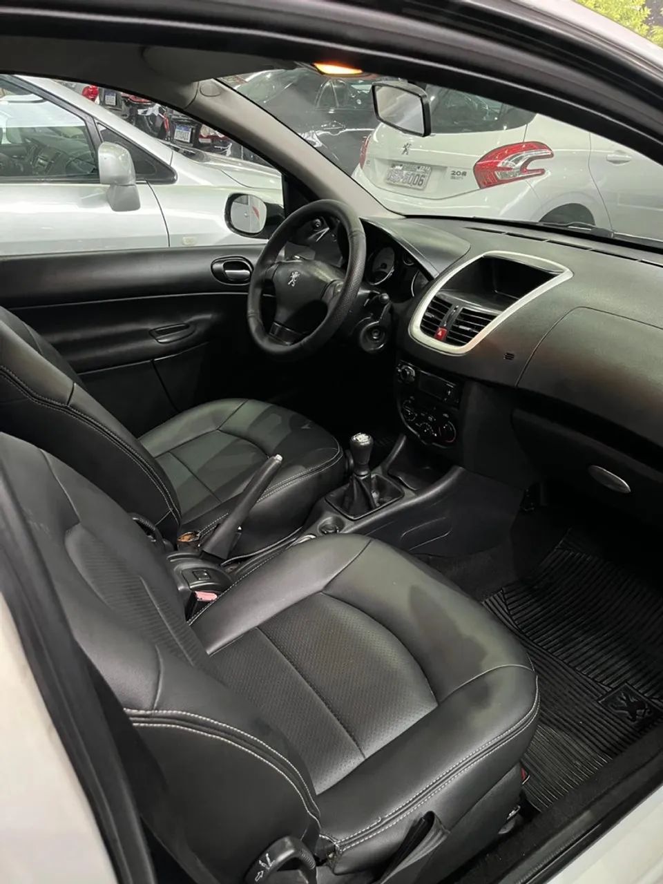 Peugeot 207 1.4 - 2 Portas, 2012/2013, Perfeito para o Dia a Dia! - Foto 3
