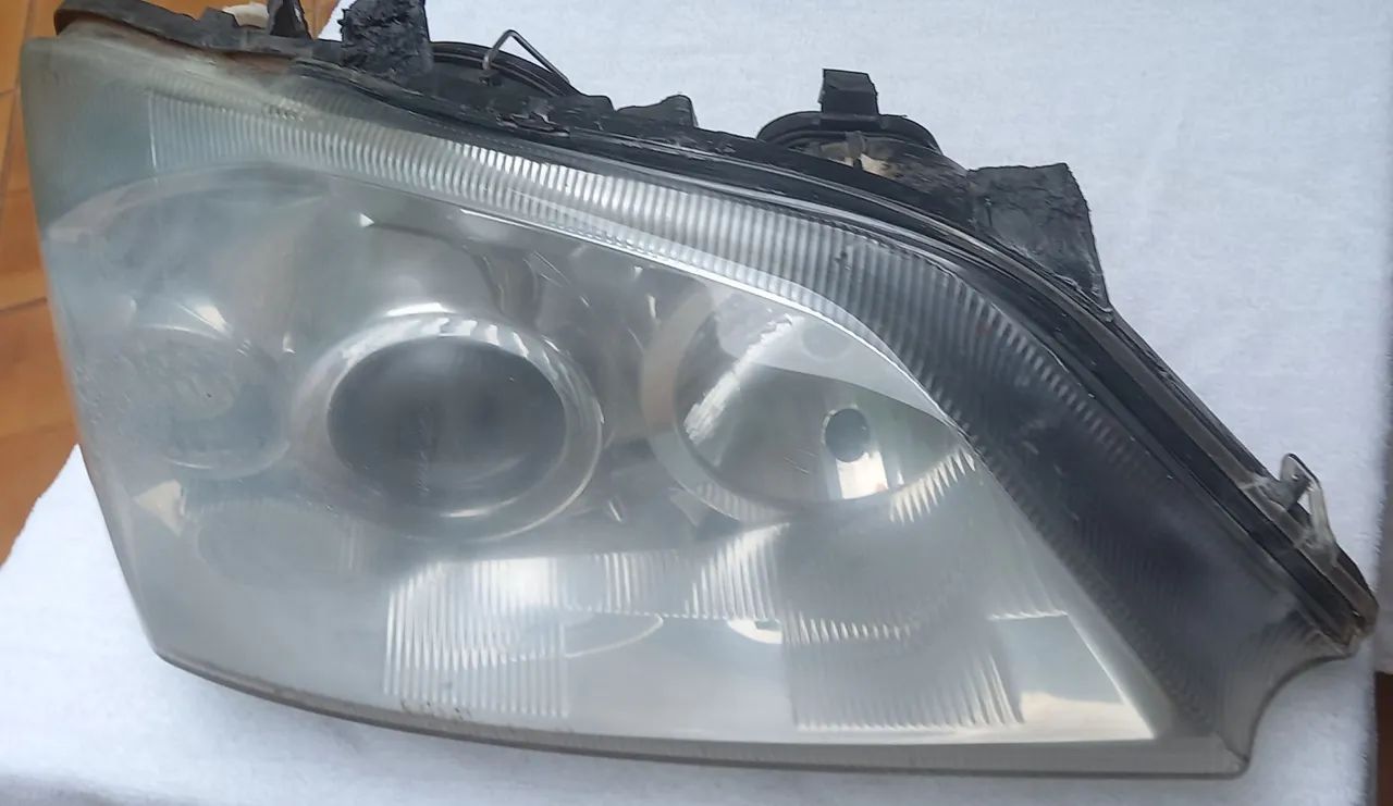 Farol do Chevrolet Astra 2003/2011 usado lado direito para restaurar ou aproveitar peças 