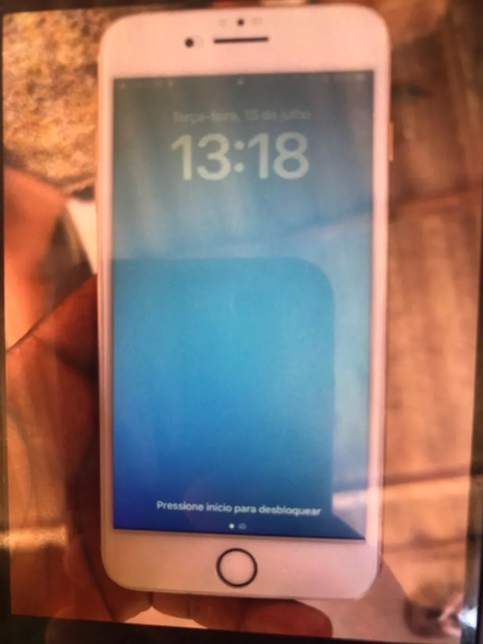 Vendo iPhone 8 Plus com 100% bateria e 64gb