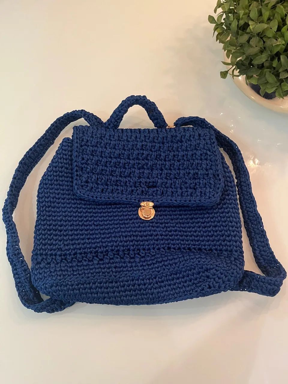 Mochila de crochê azul