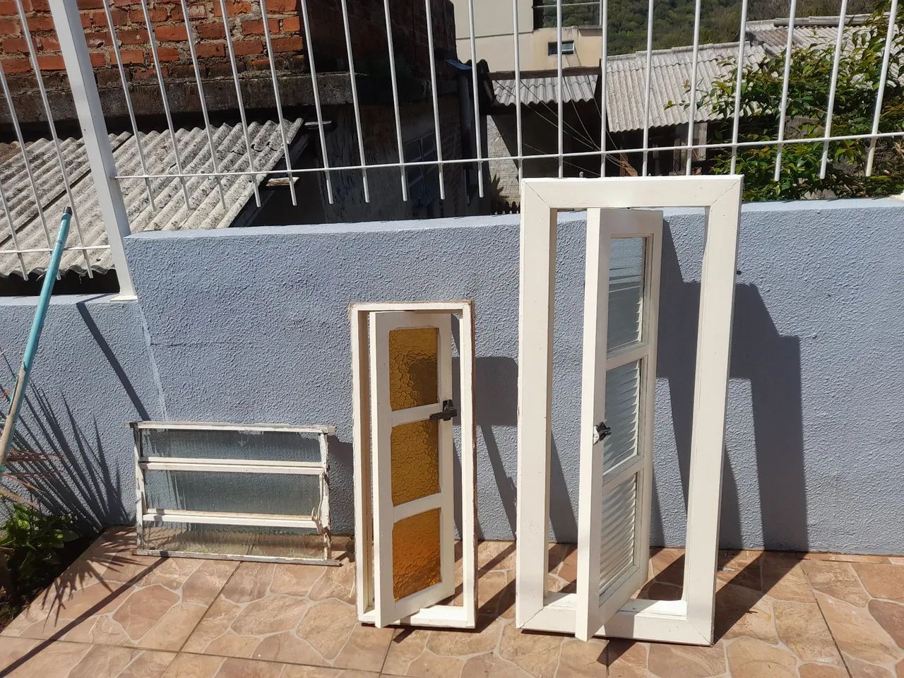  2 janelas de madeira usadas