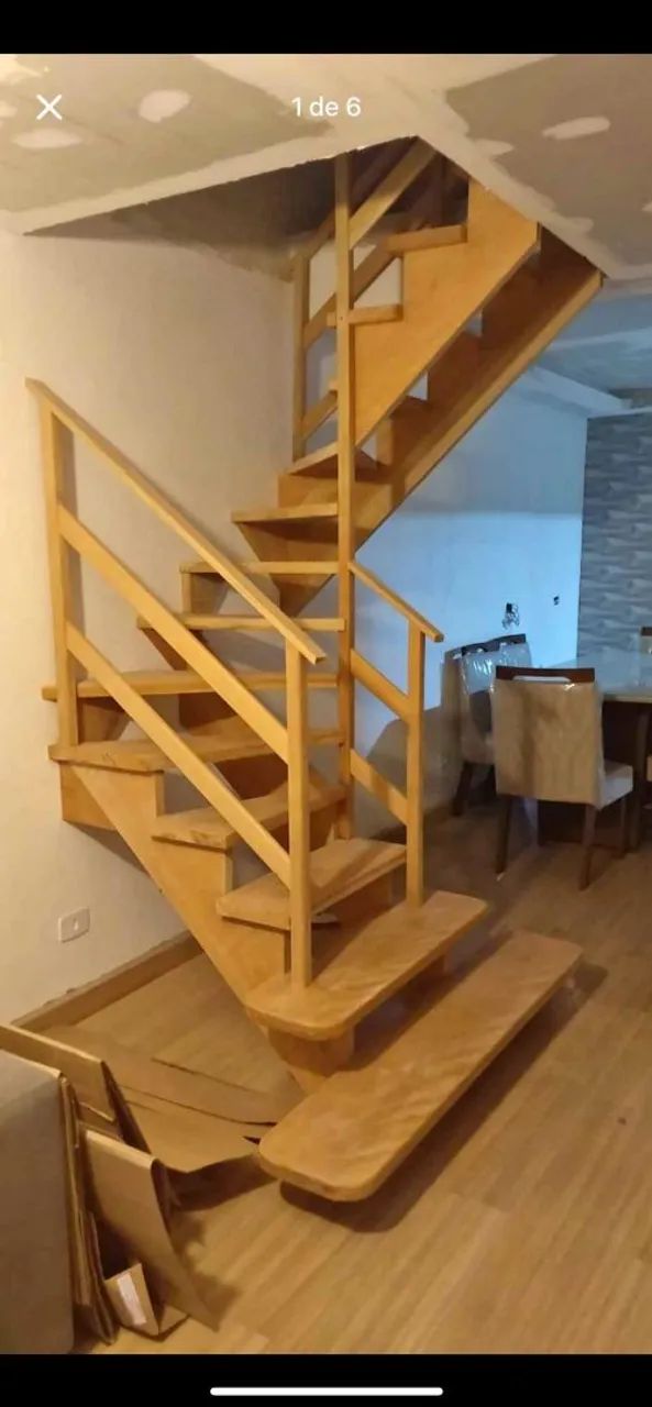 Escada de madeira de lei.  Sob medida 