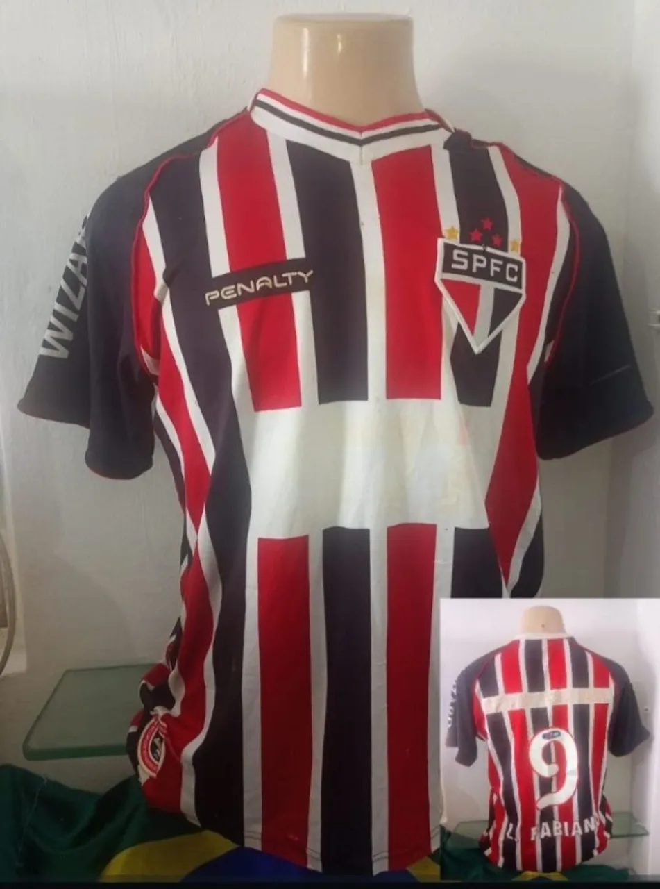 Três(3) camisas do São Paulo  diversas. 