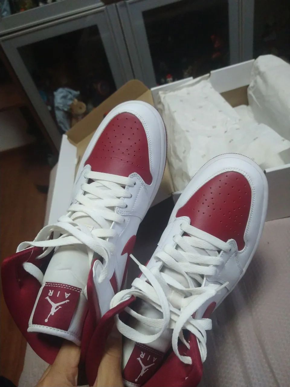 Air Jordan 1 mais reverse Chicago Nike branco e vermelho tênis  - Foto 5