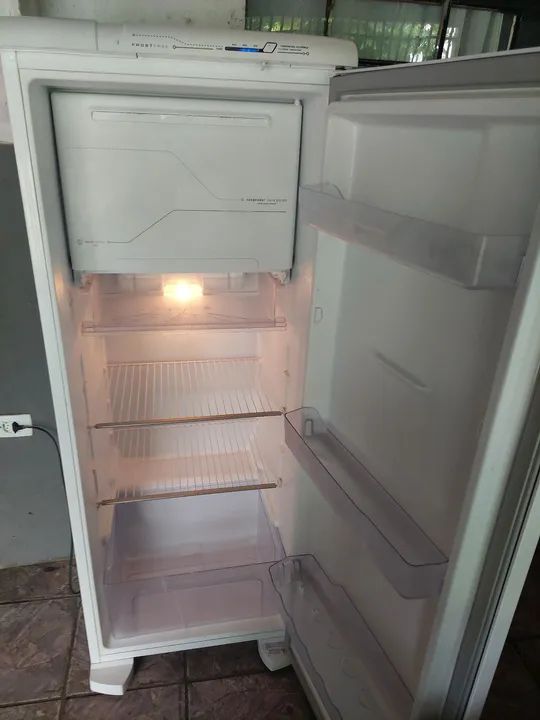 Geladeira Electrolux RFE39 Frost Free  - Foto 2